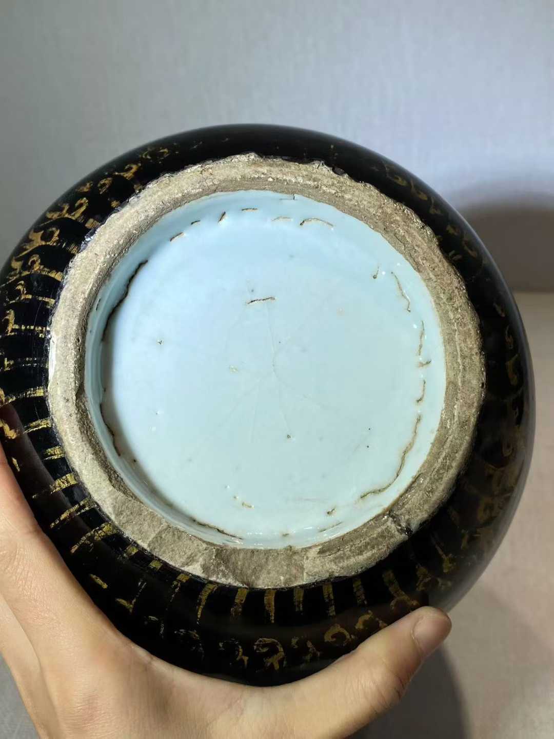 乌金釉描金夔龙纹鹿头尊