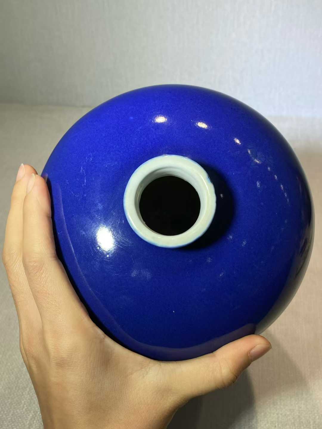 宝石蓝釉梅瓶