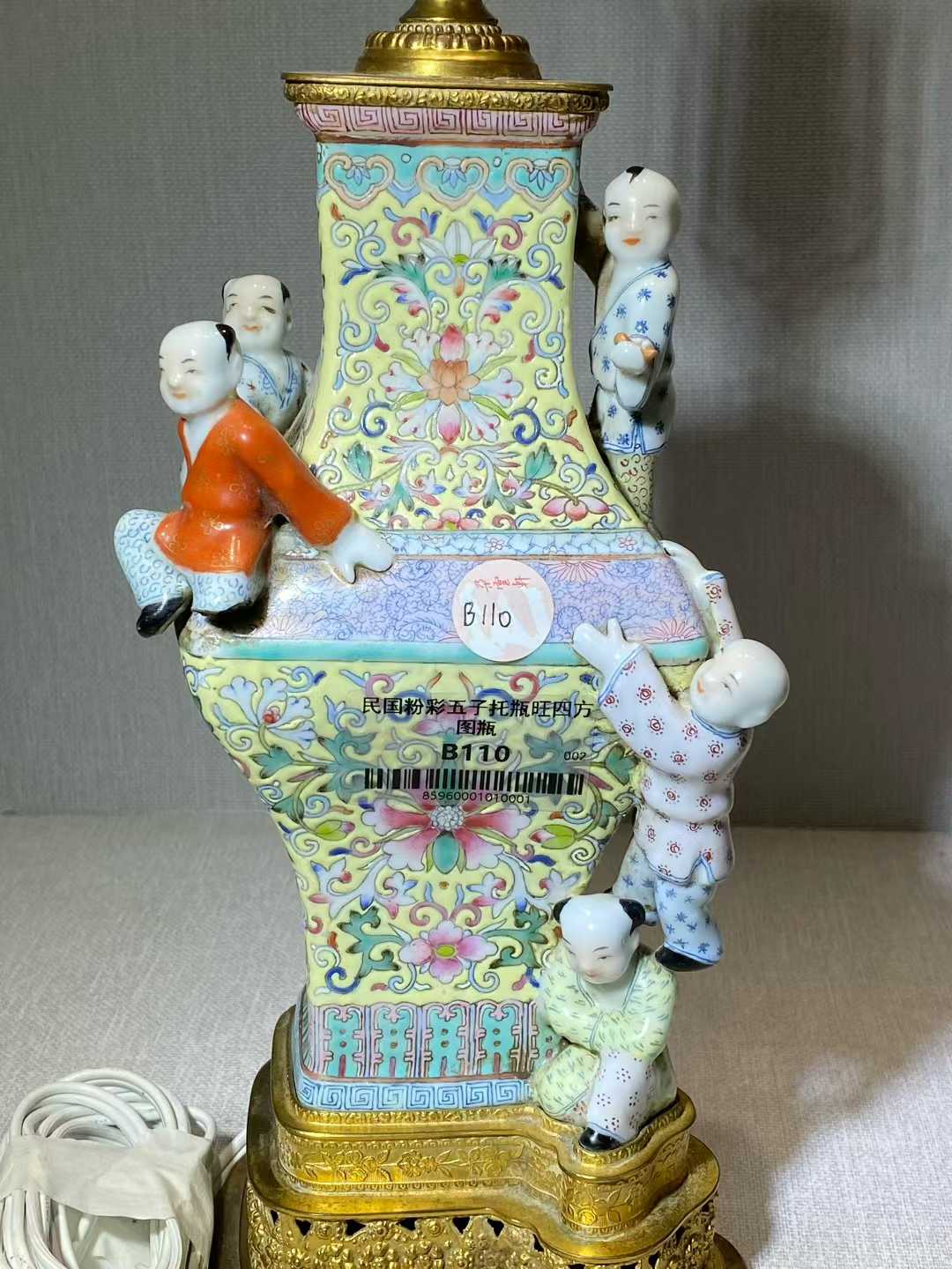 粉彩五子托瓶旺四方图瓶