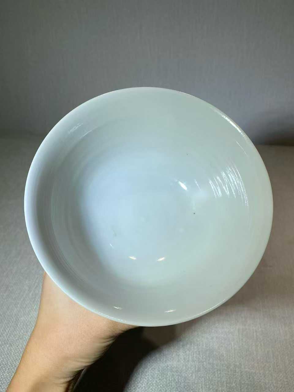 仿甜白釉暗双龙赶珠高足碗