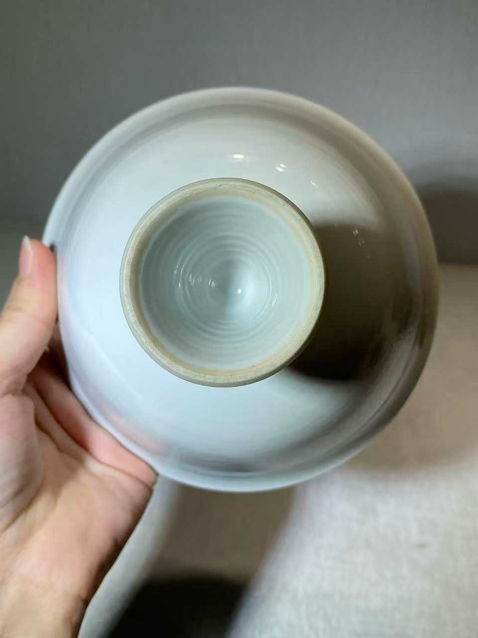 仿甜白釉暗双龙赶珠高足碗