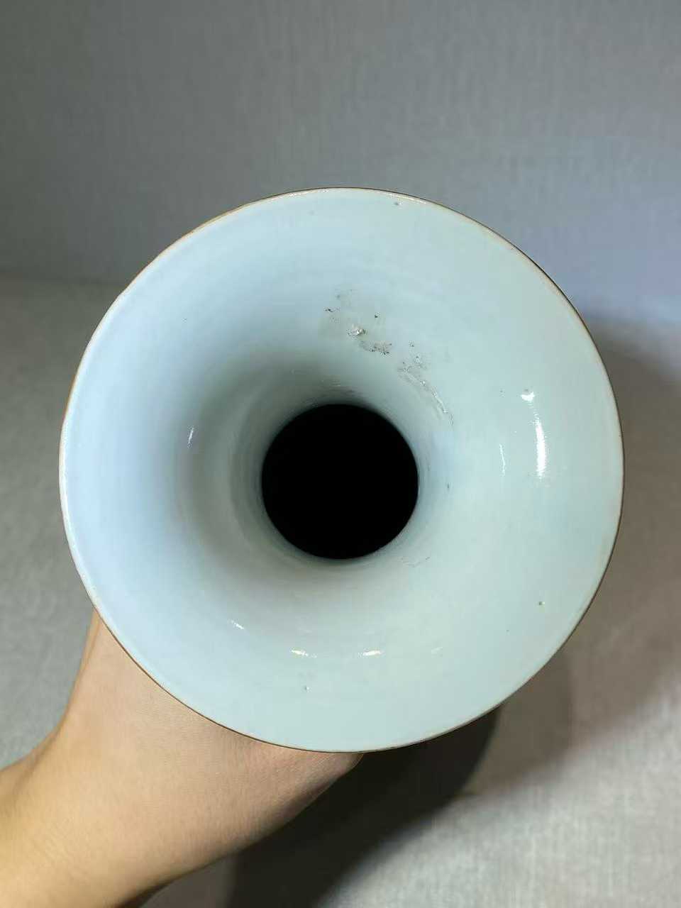 粉彩无双谱诗文玉壶春瓶