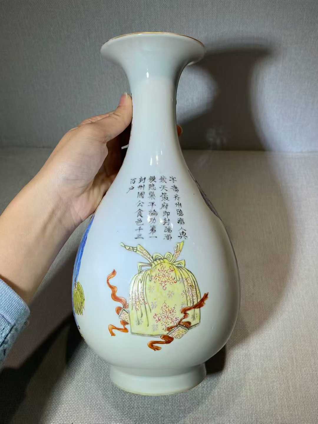 粉彩无双谱诗文玉壶春瓶
