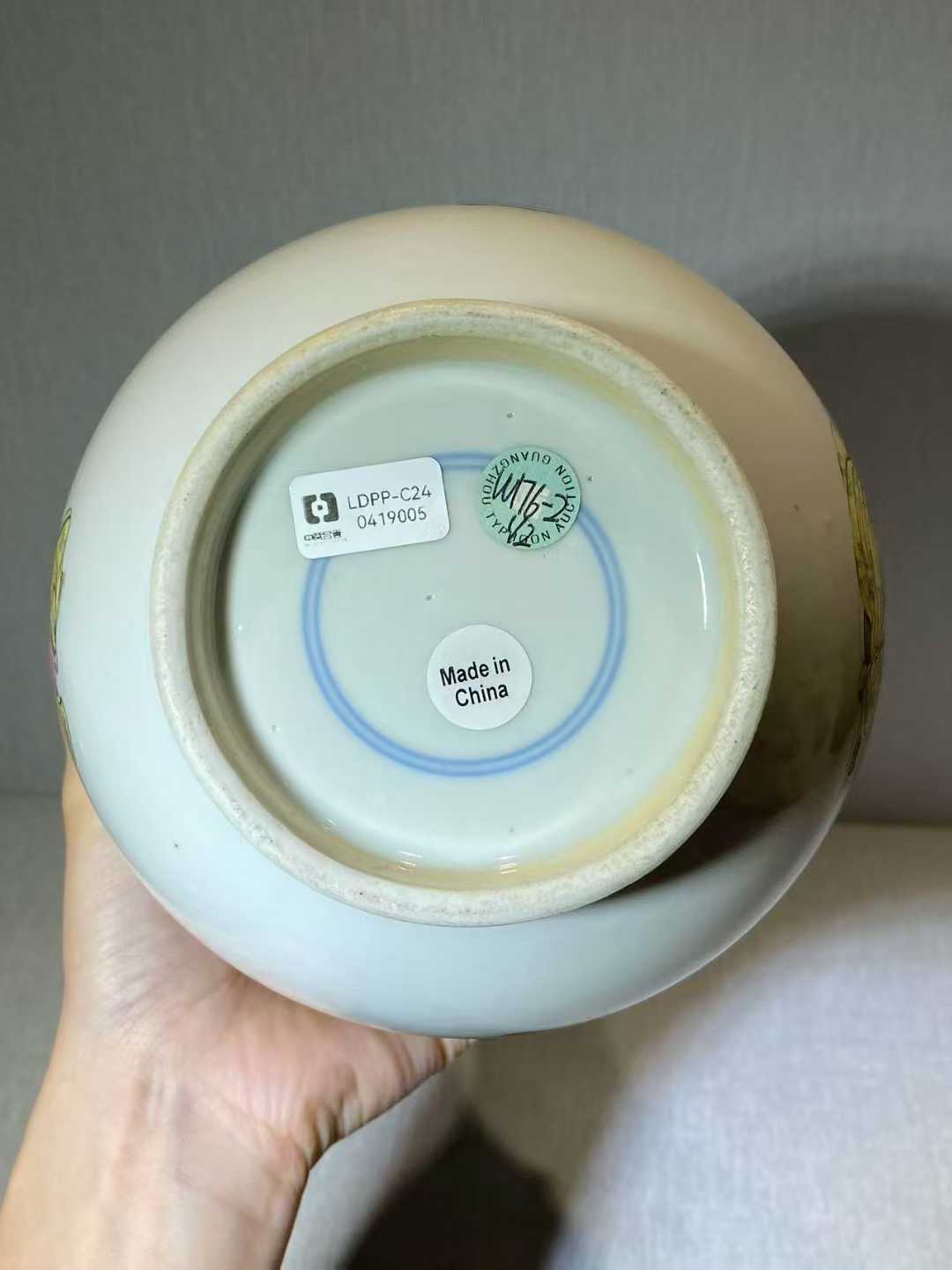 粉彩无双谱诗文玉壶春瓶