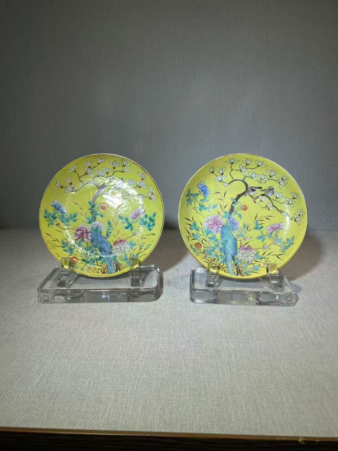 黄地粉彩花鸟图盘一对