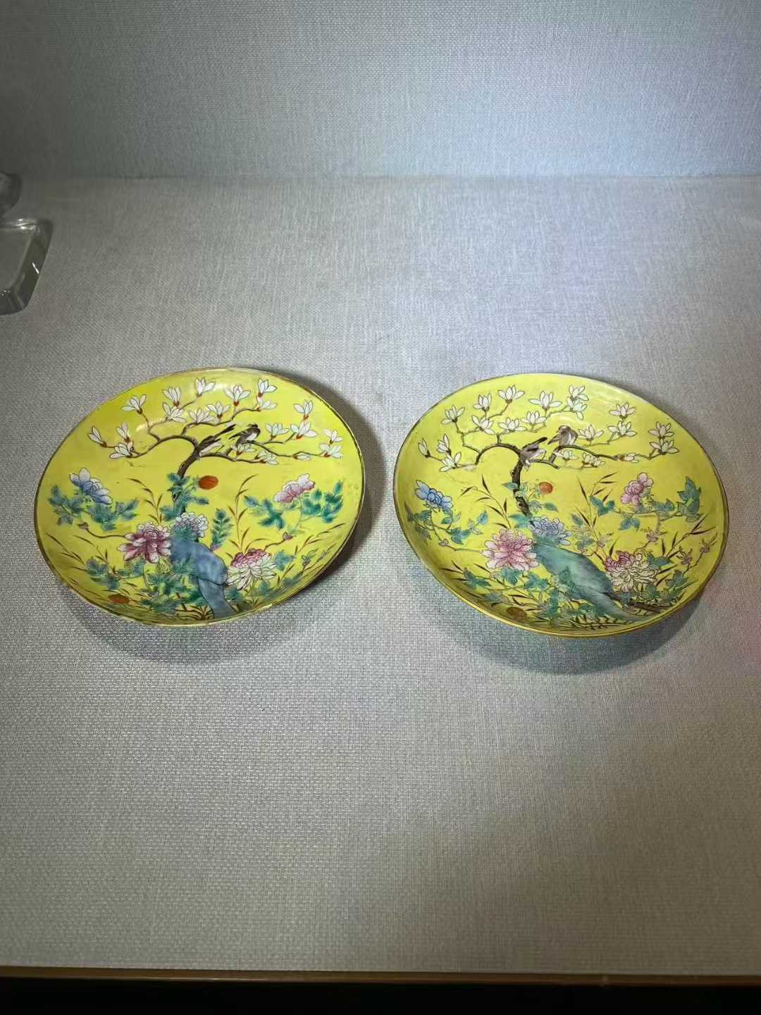 黄地粉彩花鸟图盘一对