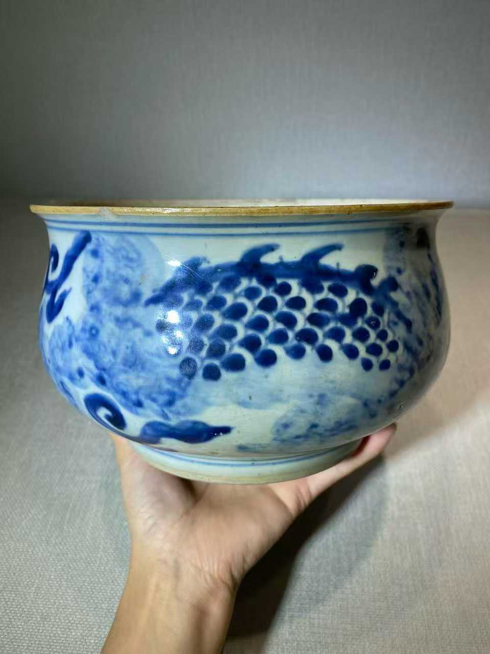 青花鱼龙纹香炉