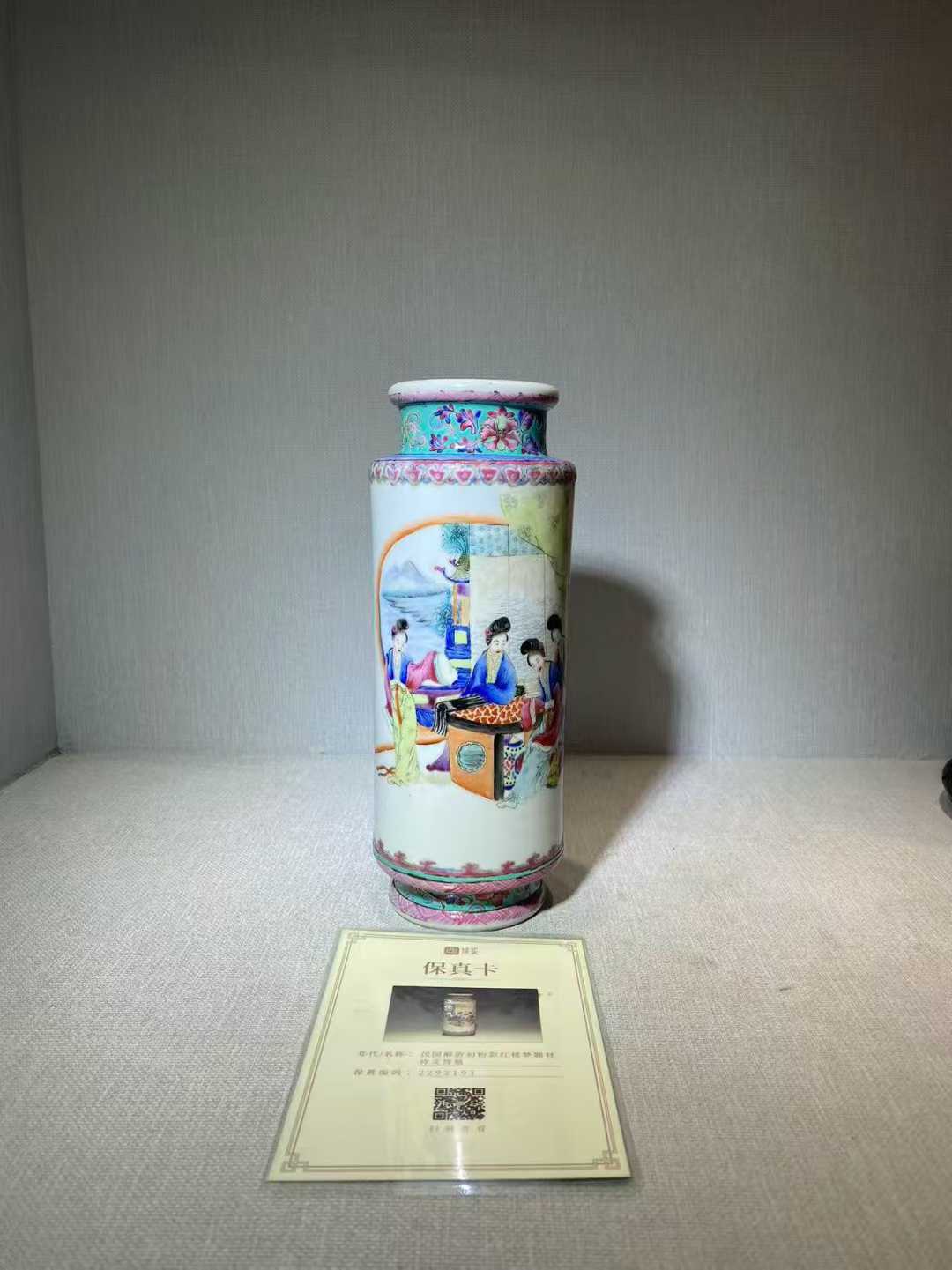 粉彩红楼梦题材诗文筒瓶