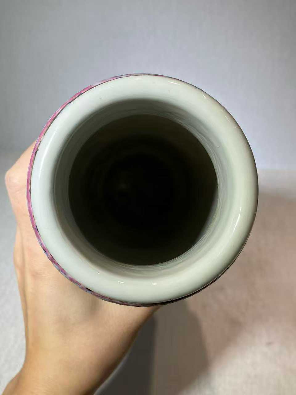 粉彩红楼梦题材诗文筒瓶