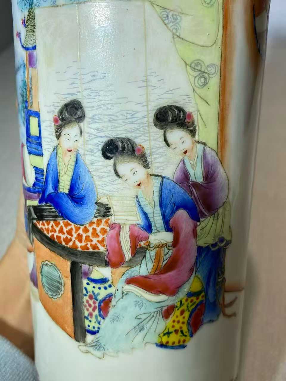 粉彩红楼梦题材诗文筒瓶
