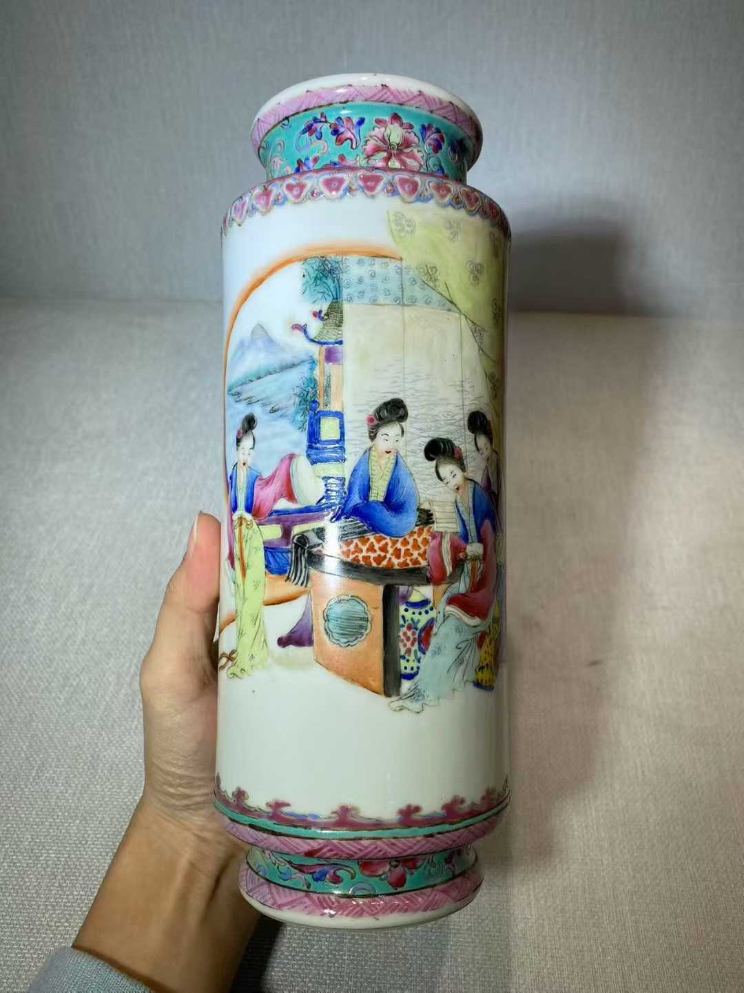 粉彩红楼梦题材诗文筒瓶