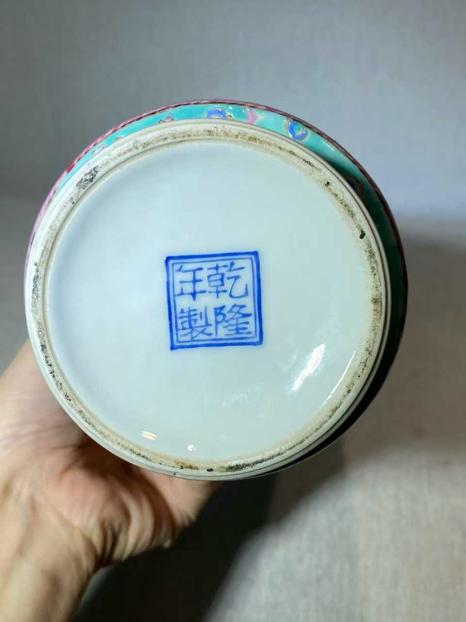 粉彩红楼梦题材诗文筒瓶
