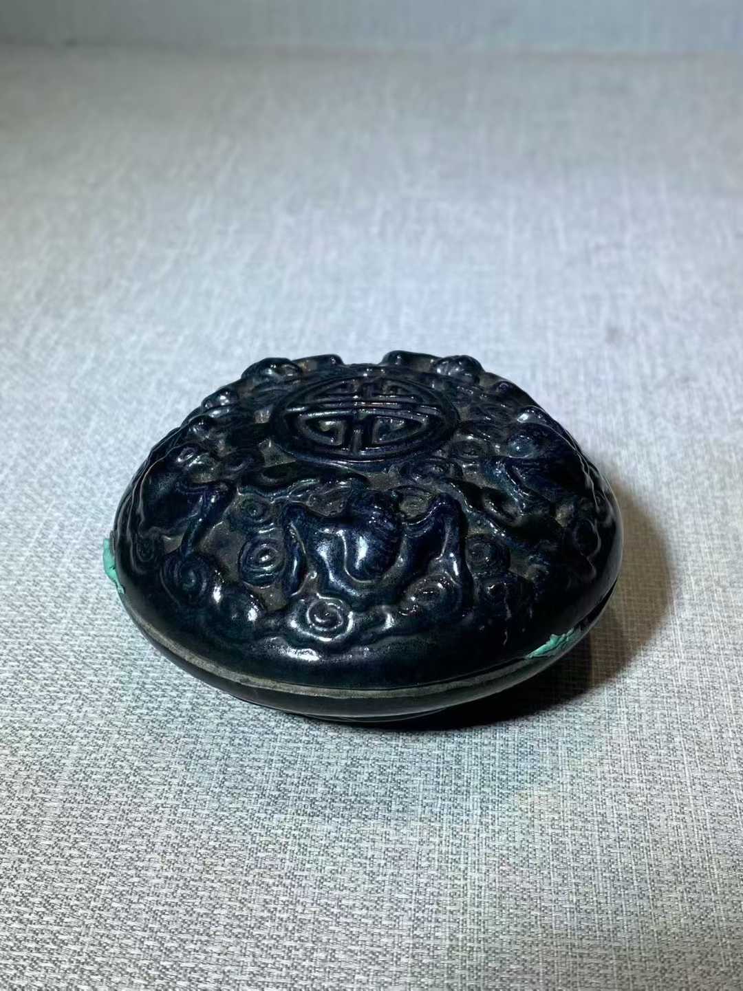 青金石釉模印五福捧寿印盒