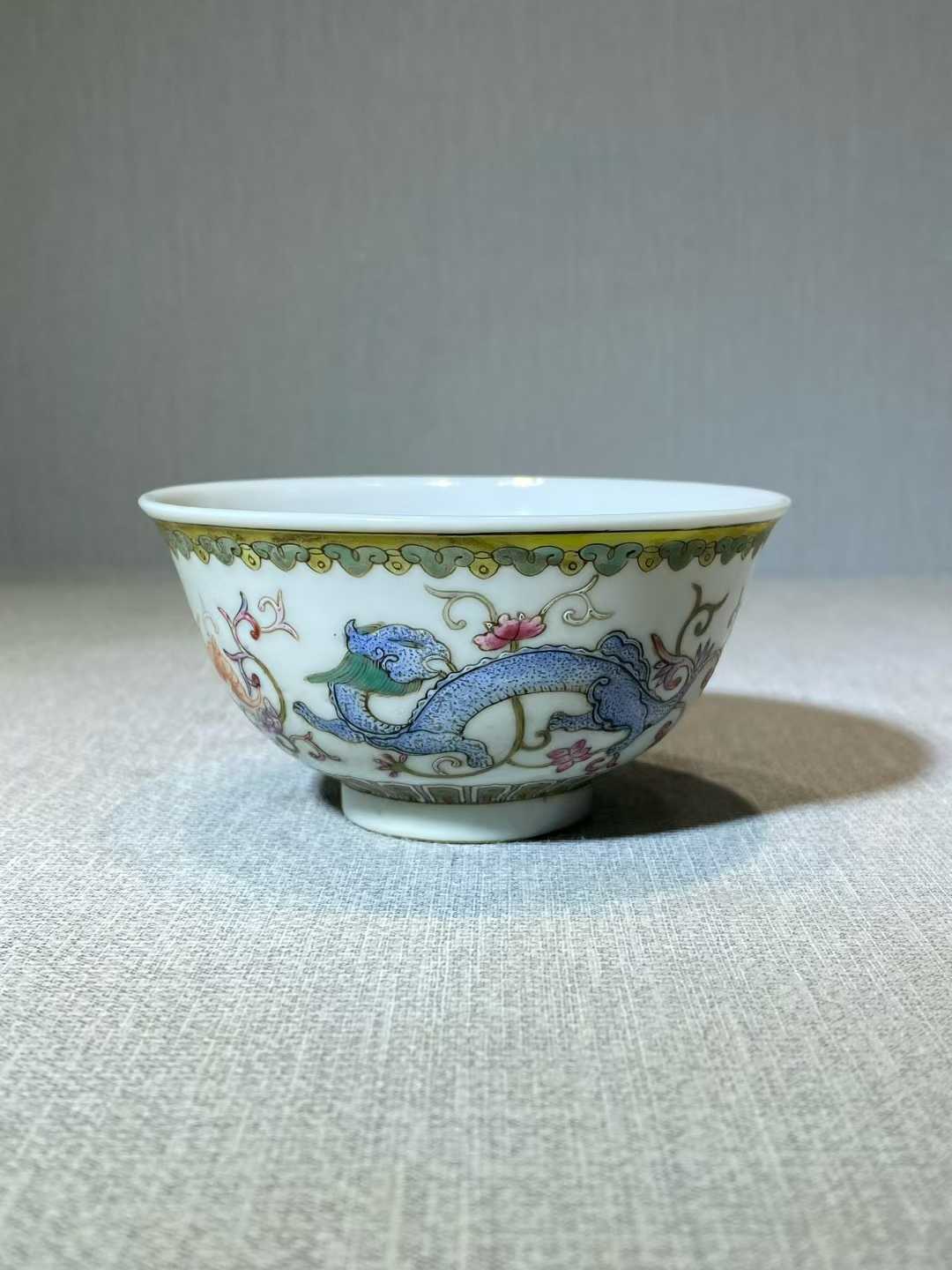 粉彩夔龙纹茶圆
