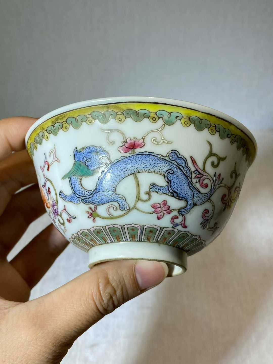 粉彩夔龙纹茶圆