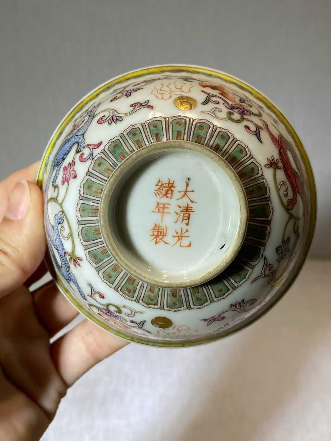 粉彩夔龙纹茶圆