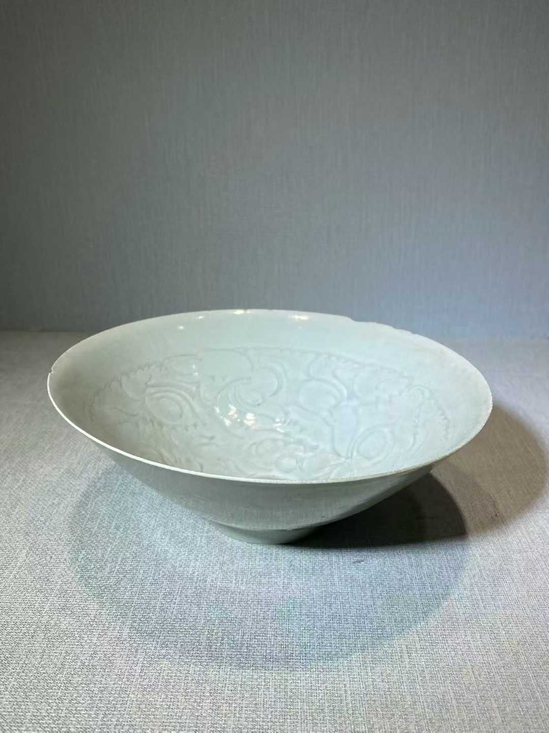 湖田暗花卉斗笠碗