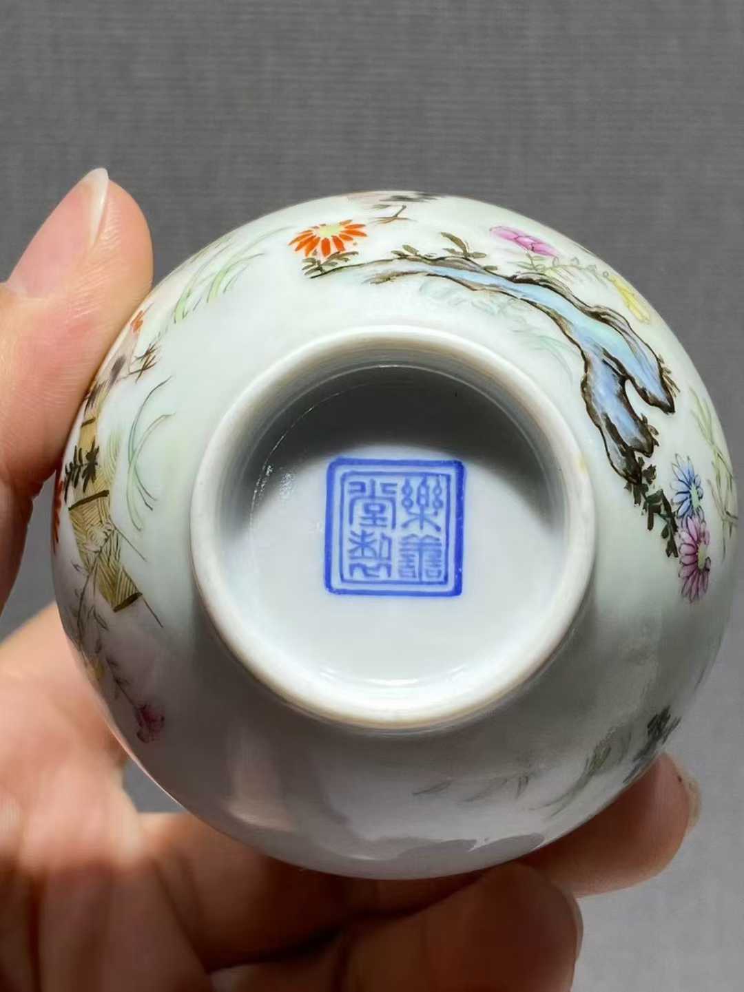 粉彩大吉图小鱼篓尊