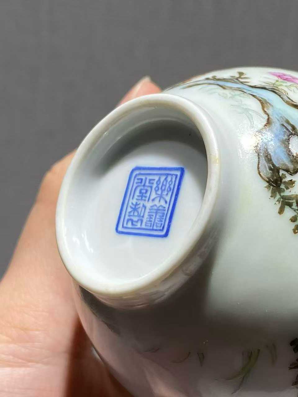 粉彩大吉图小鱼篓尊
