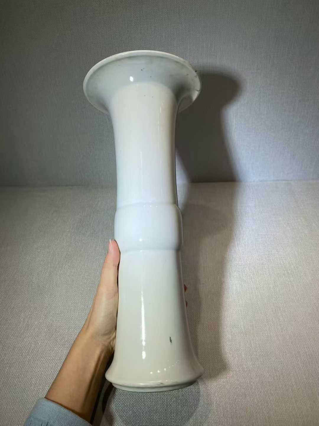 德化窑白釉花觚