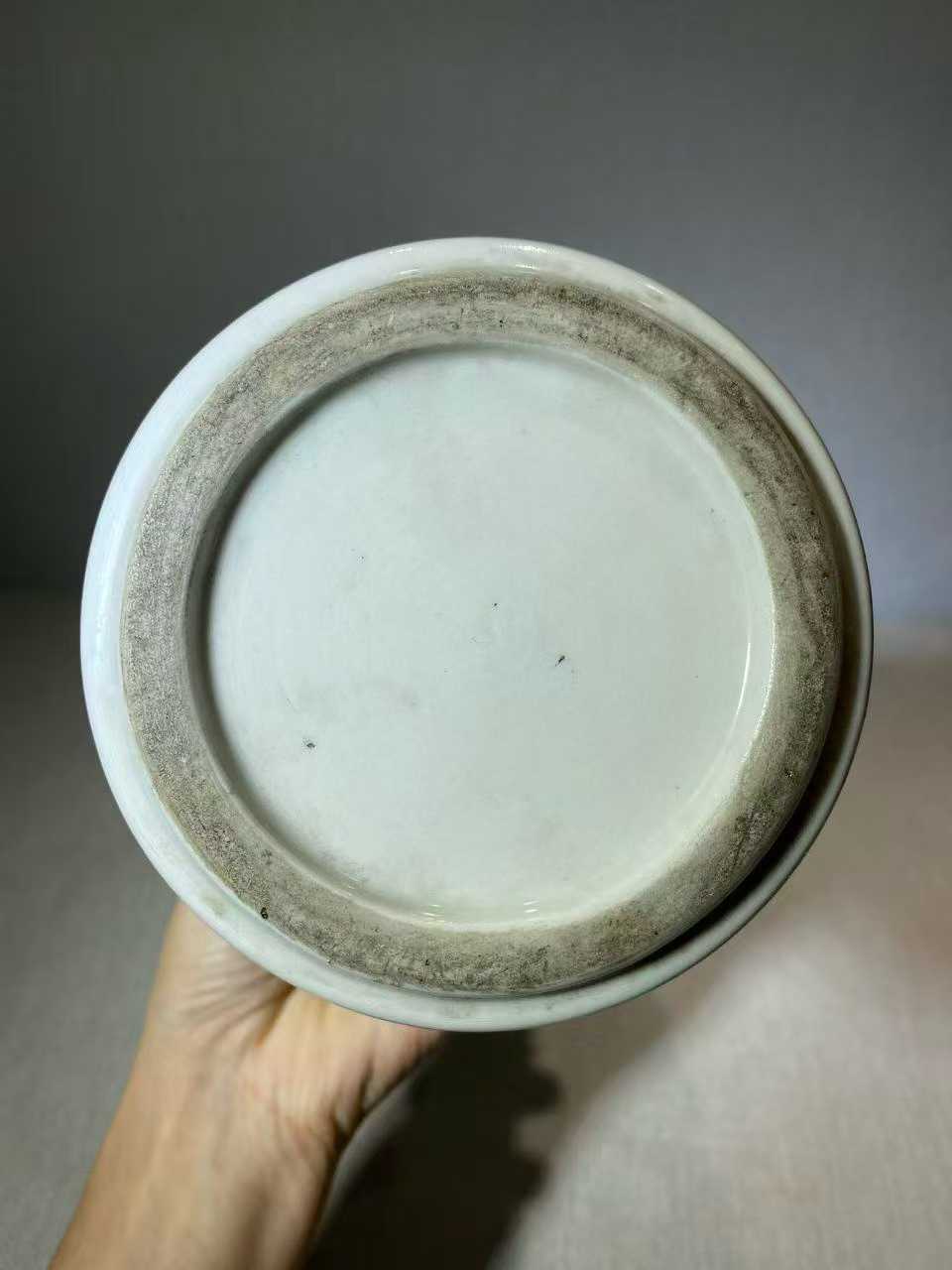 德化窑白釉花觚