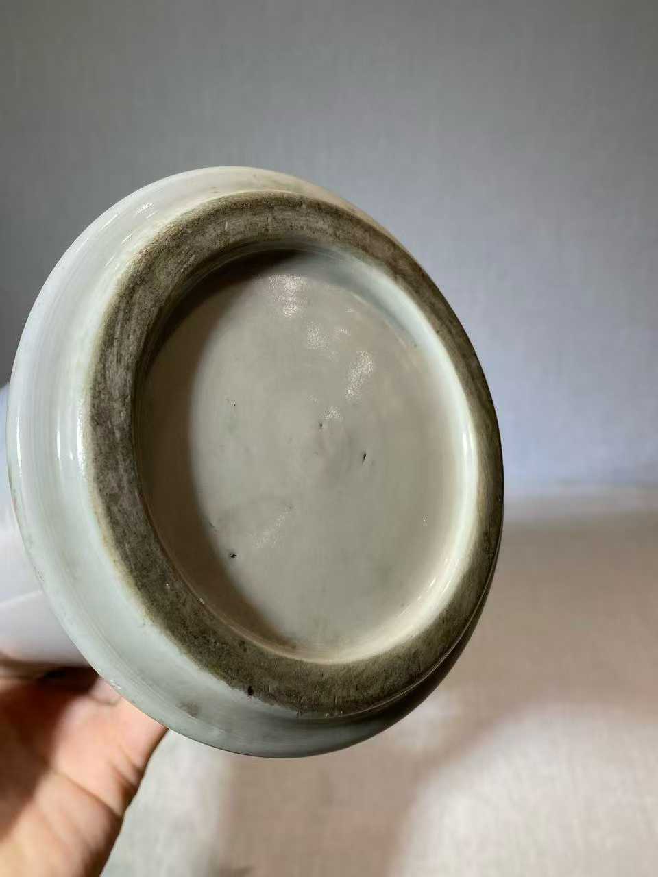 德化窑白釉花觚