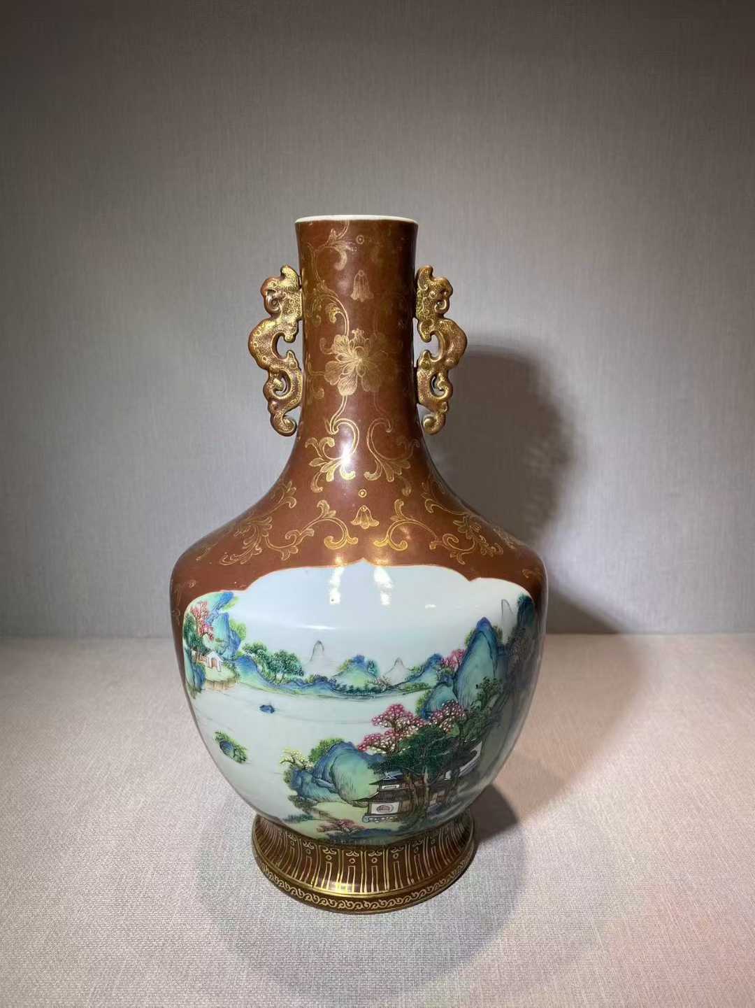 酱地描金粉彩開光山水图龙耳瓶