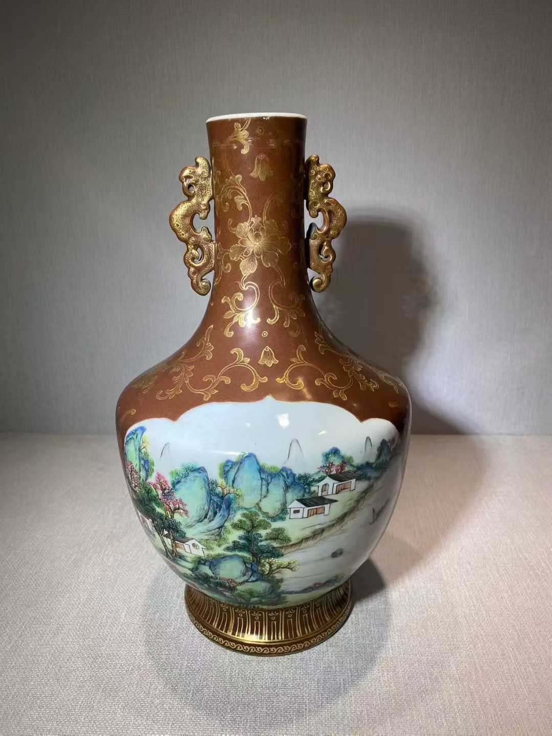 酱地描金粉彩開光山水图龙耳瓶