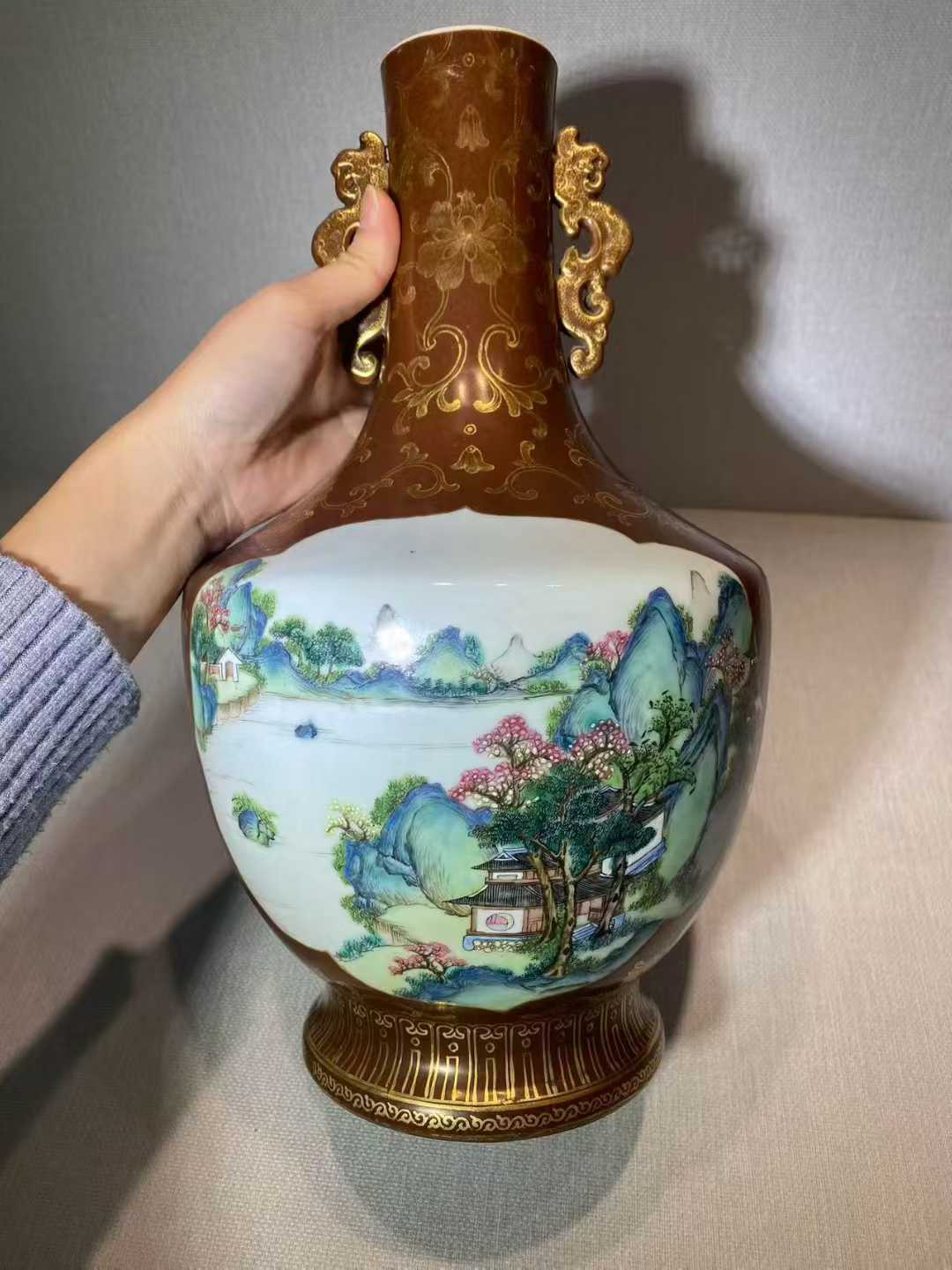 酱地描金粉彩開光山水图龙耳瓶