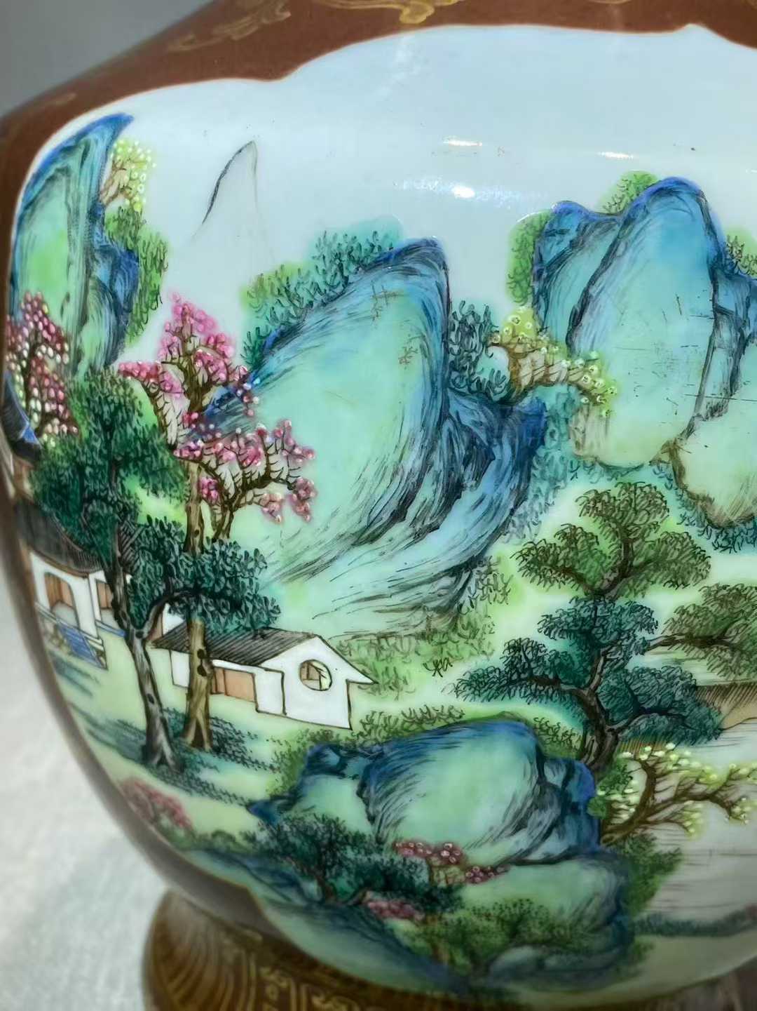 酱地描金粉彩開光山水图龙耳瓶