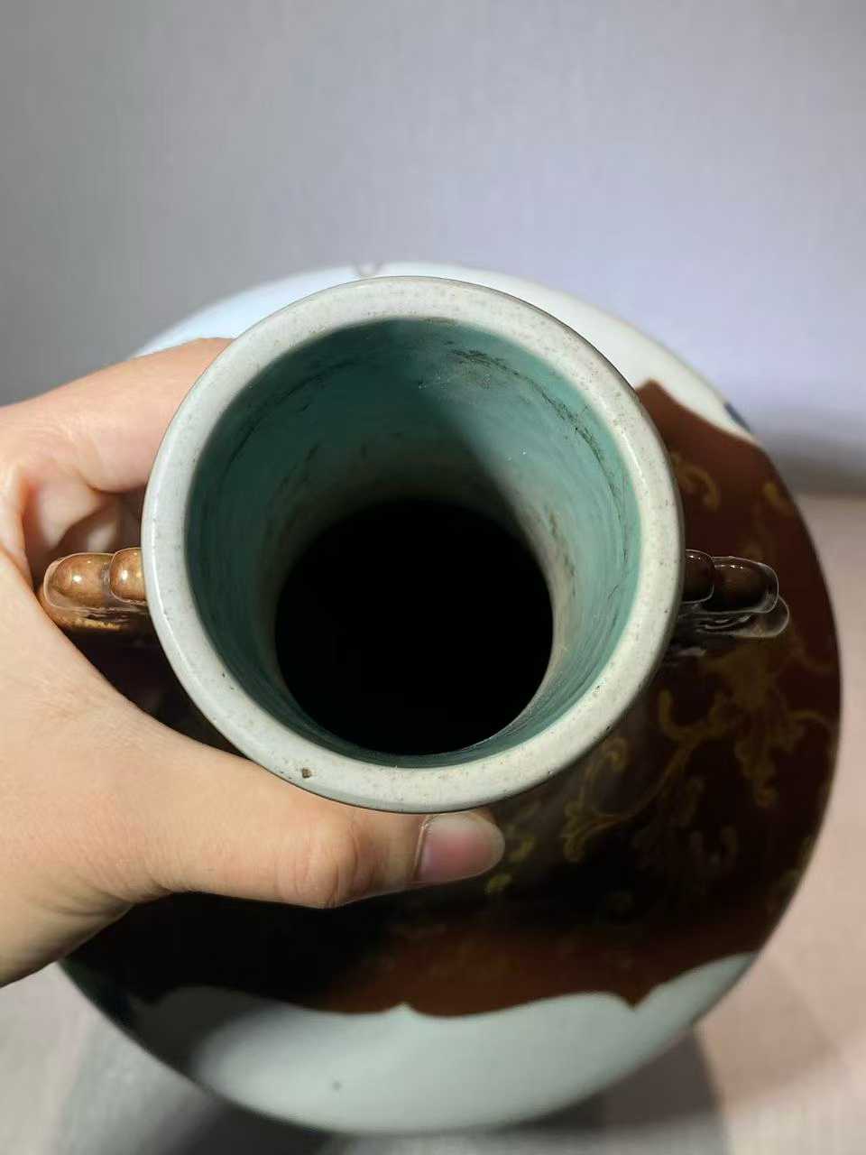 酱地描金粉彩開光山水图龙耳瓶