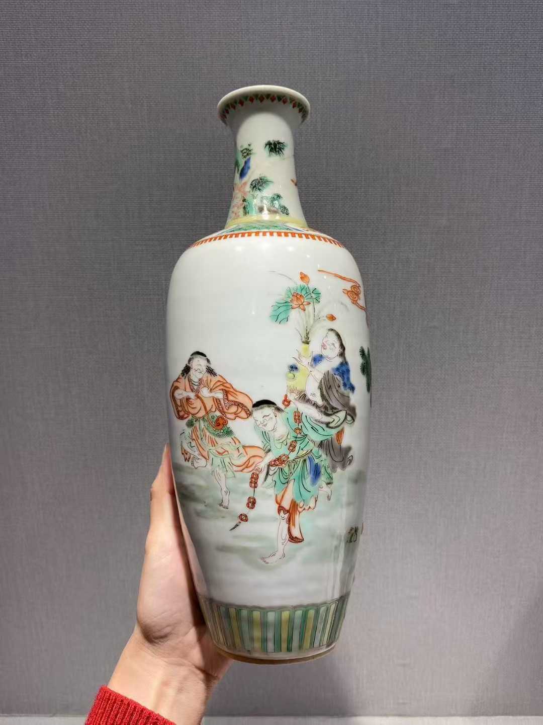 五彩四仙图莱芙瓶