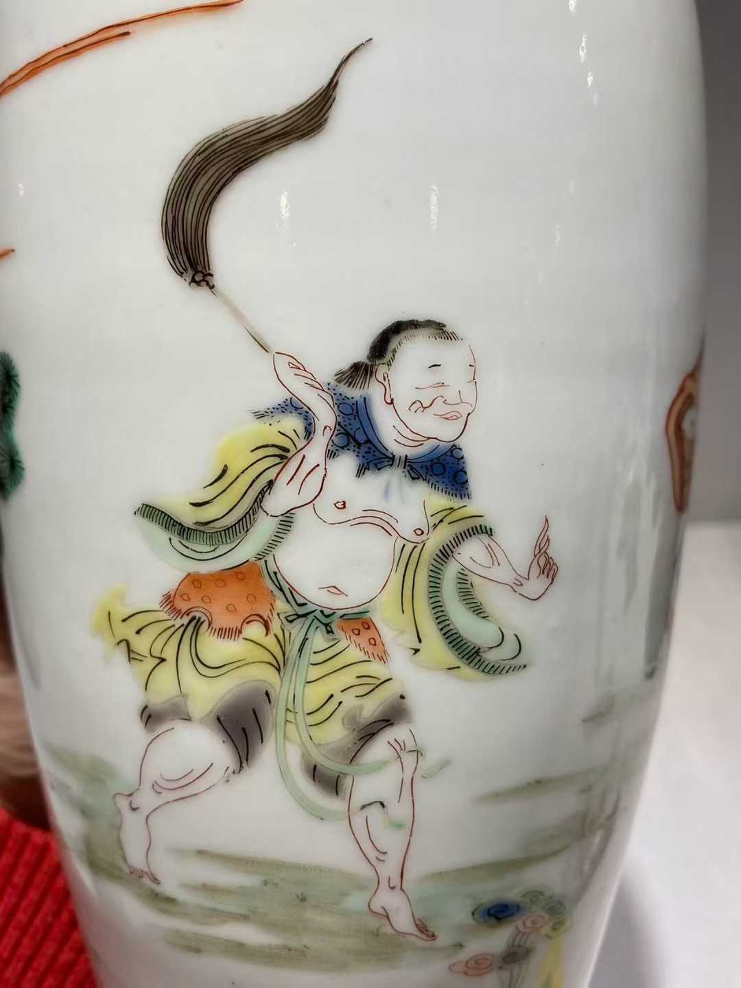 五彩四仙图莱芙瓶