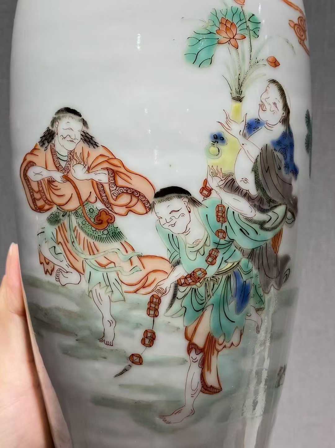 五彩四仙图莱芙瓶