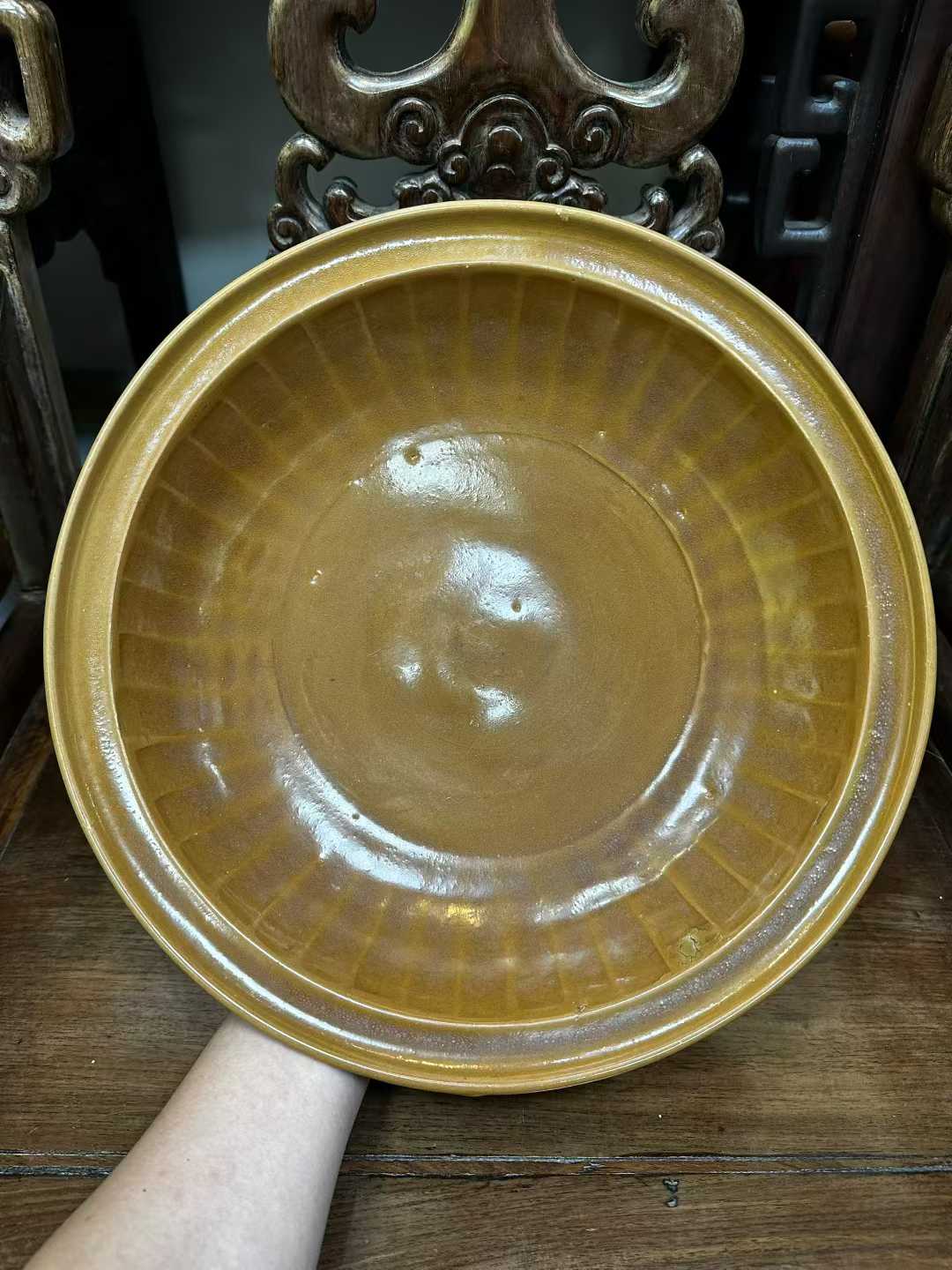 龙泉窑米黄釉大盘