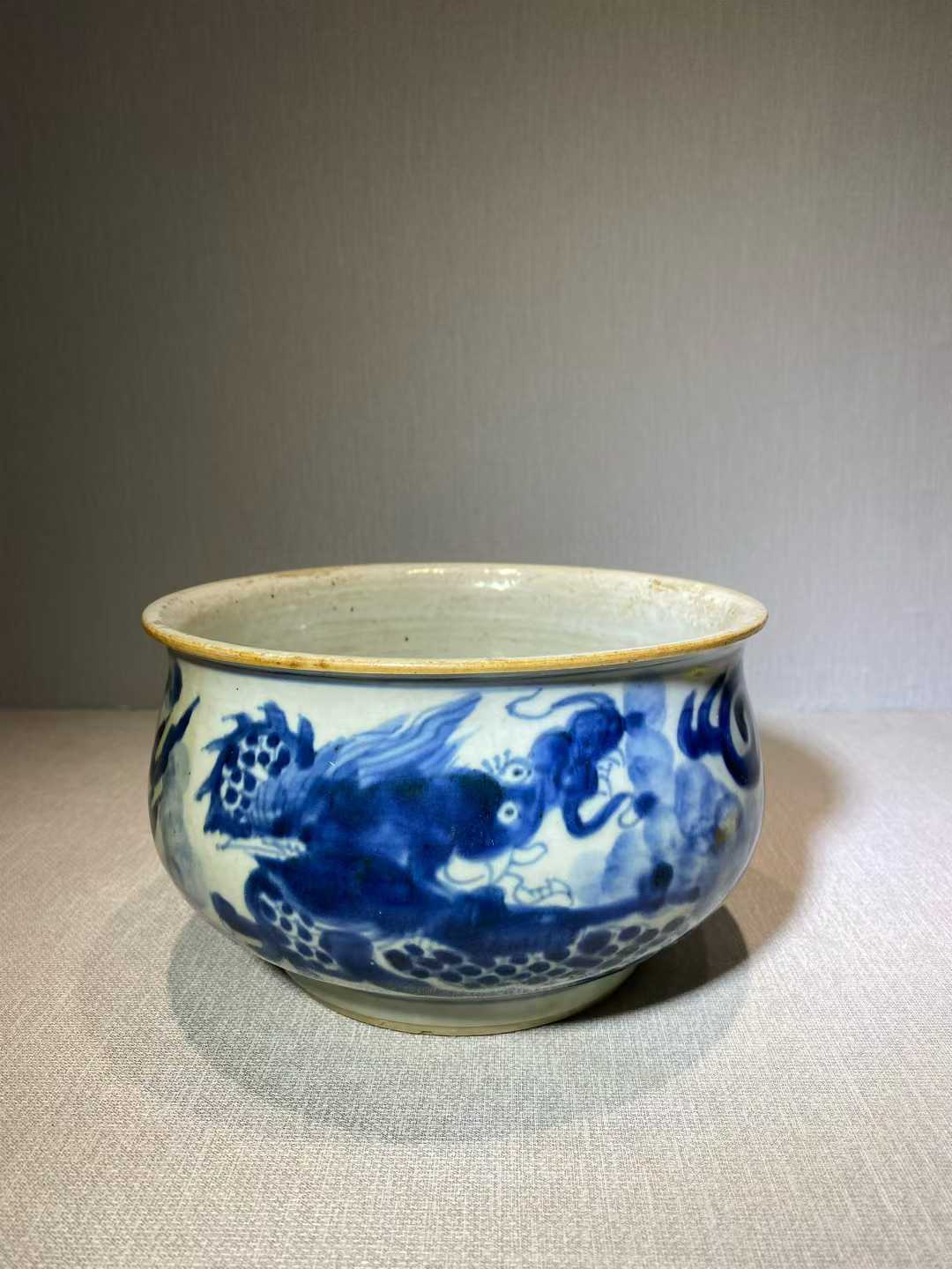 青花云龙纹香炉