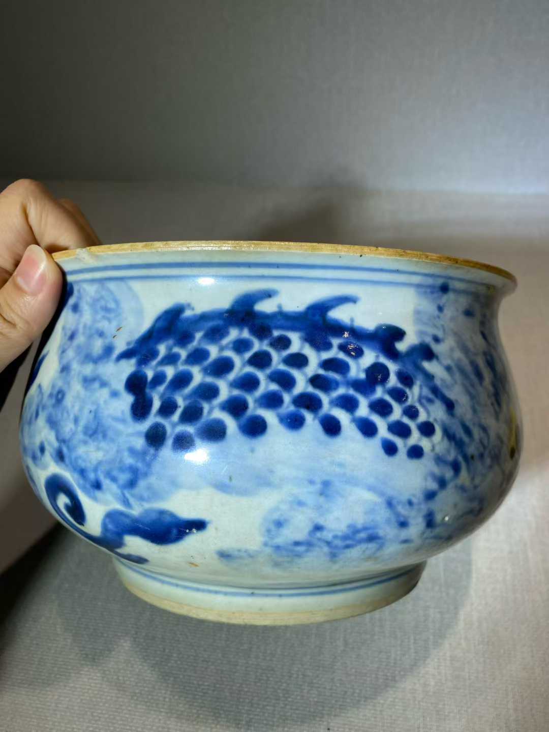 青花云龙纹香炉