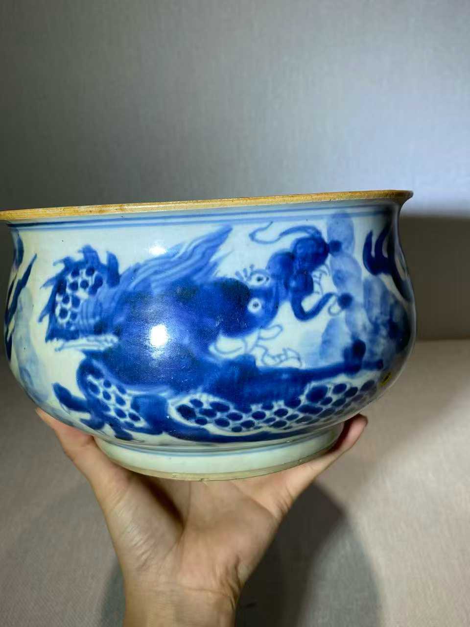 青花云龙纹香炉