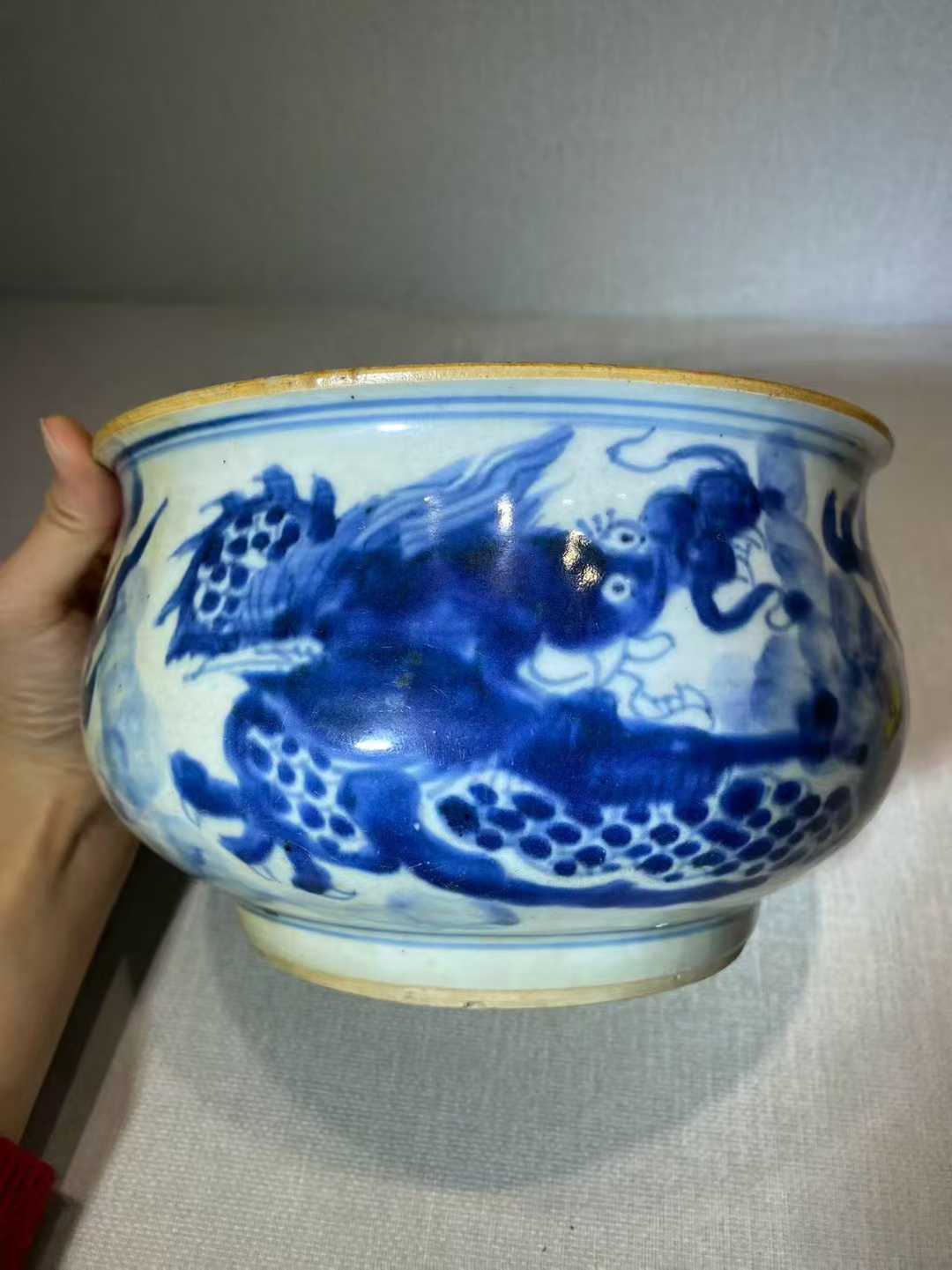 青花云龙纹香炉