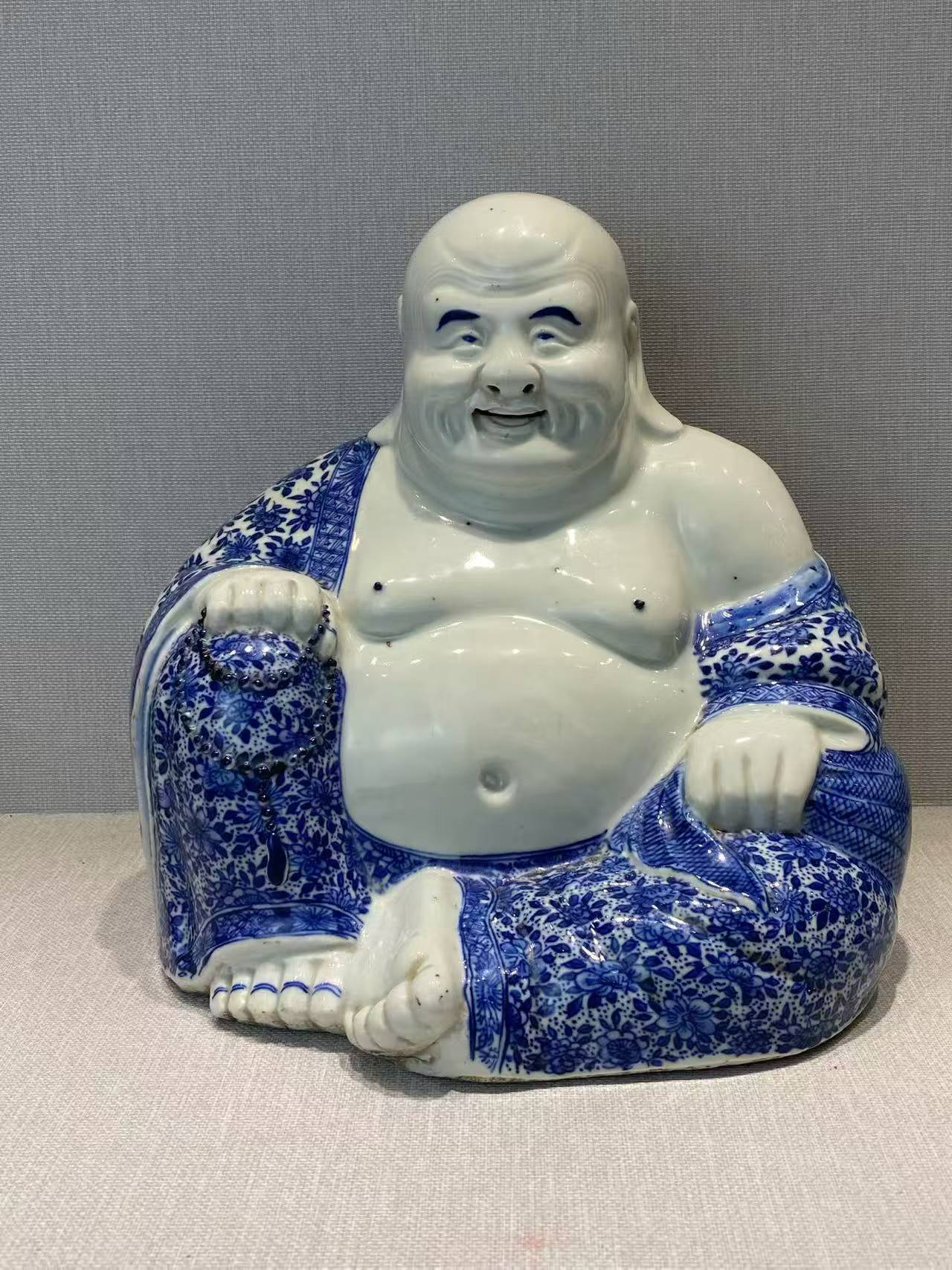 青花缠枝莲纹弥勒佛