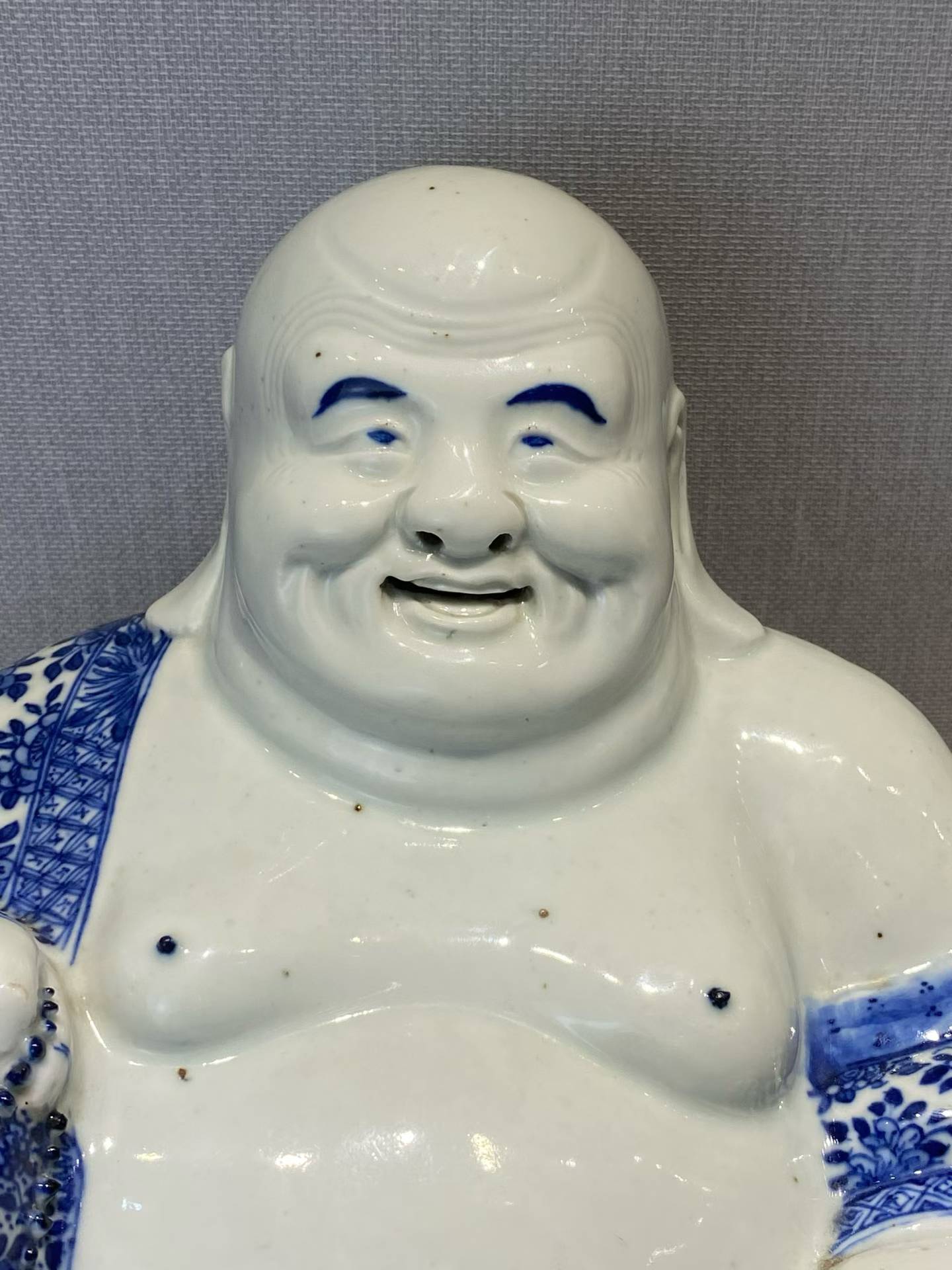 青花缠枝莲纹弥勒佛