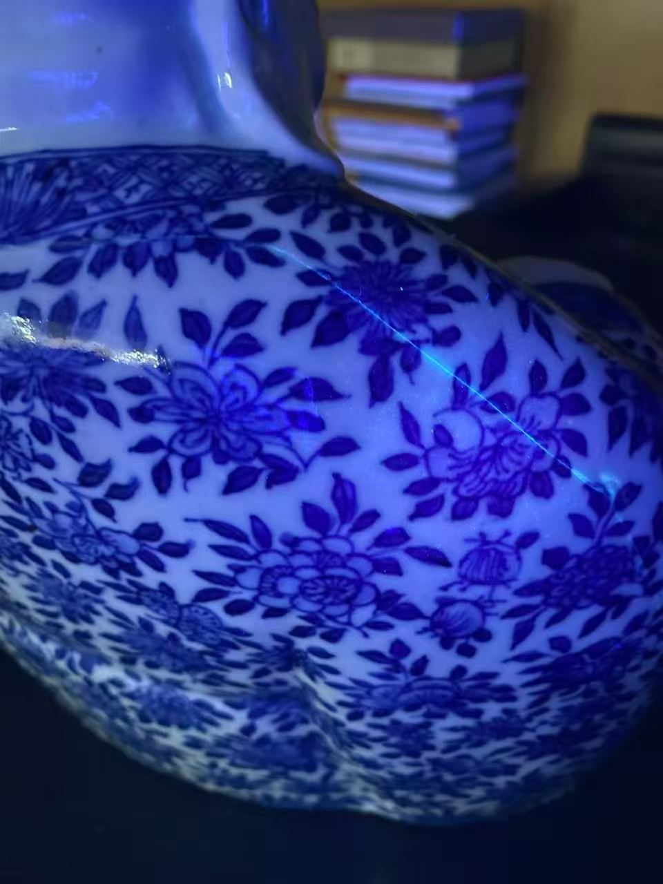 青花缠枝莲纹弥勒佛