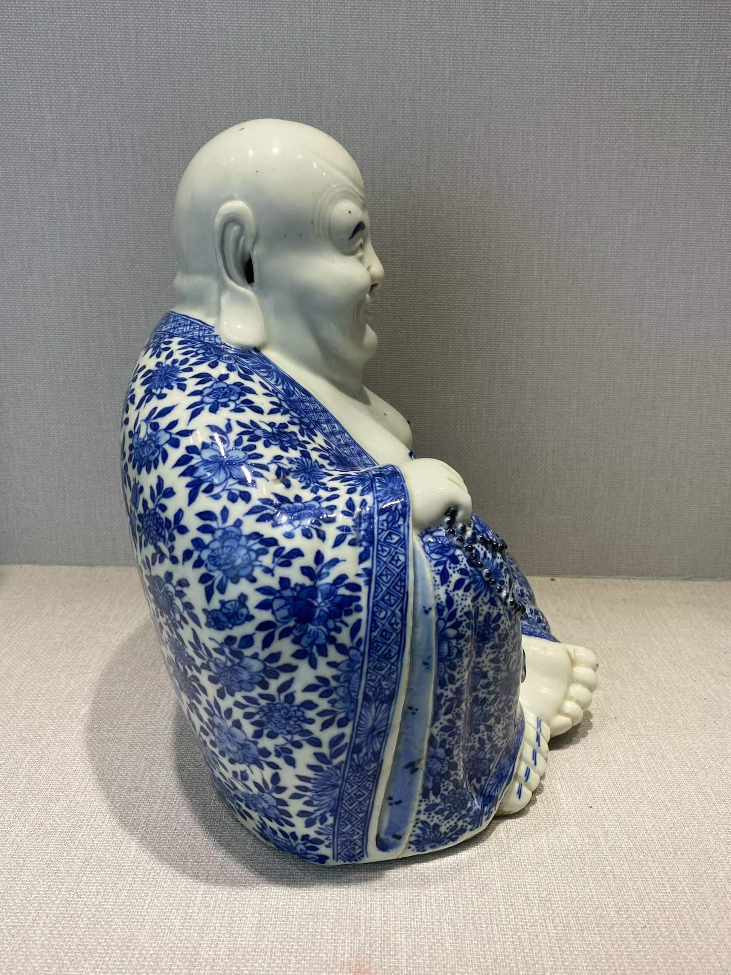 青花缠枝莲纹弥勒佛