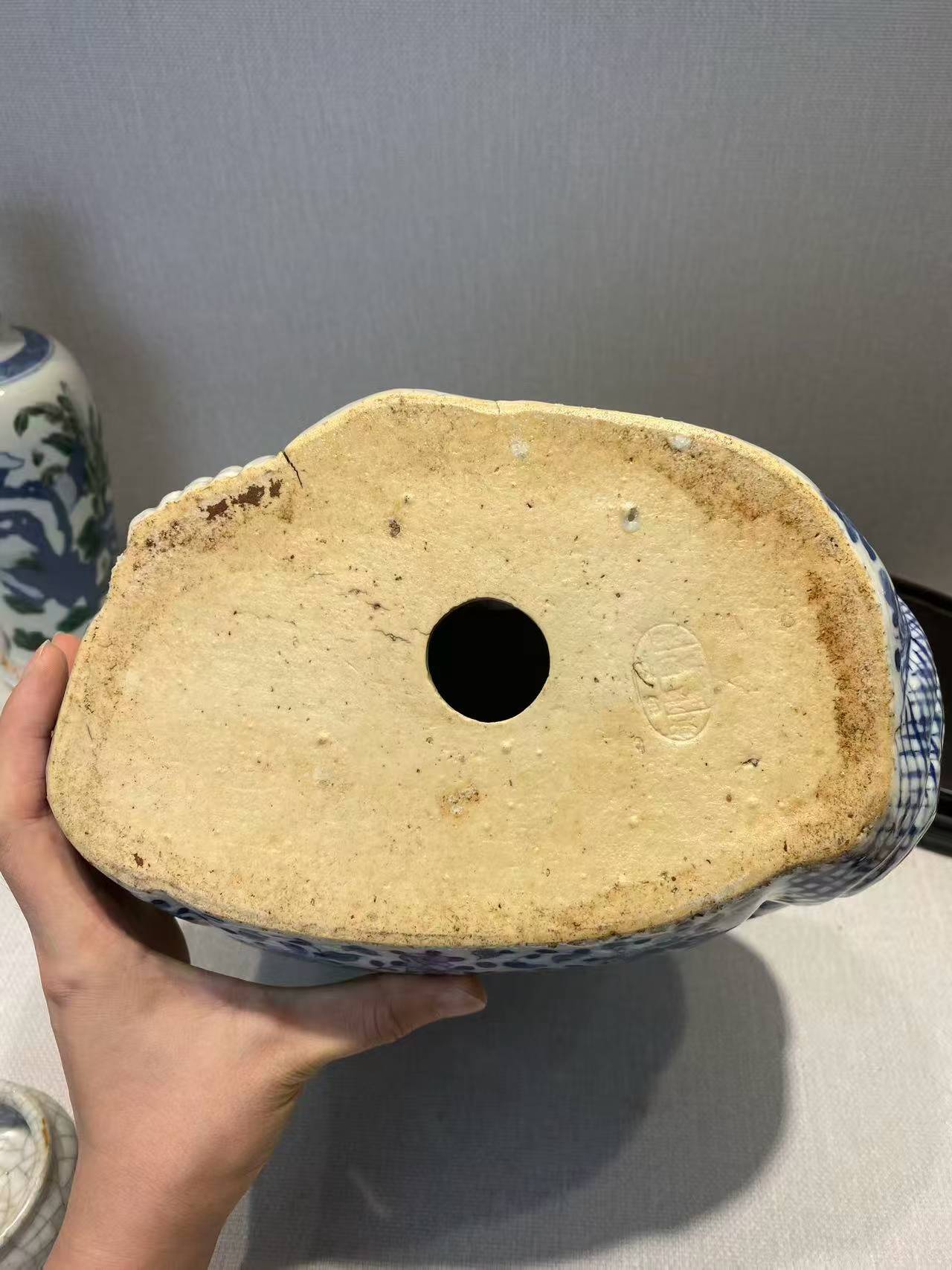 青花折枝花纹弥勒佛 带木座