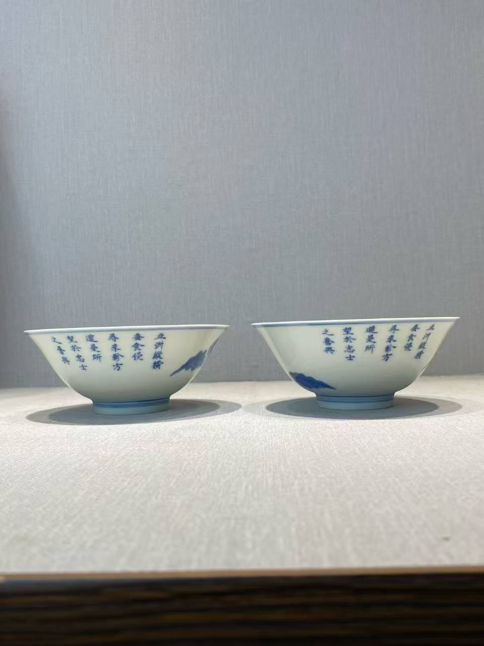 青花蚕食诗文图碗一对