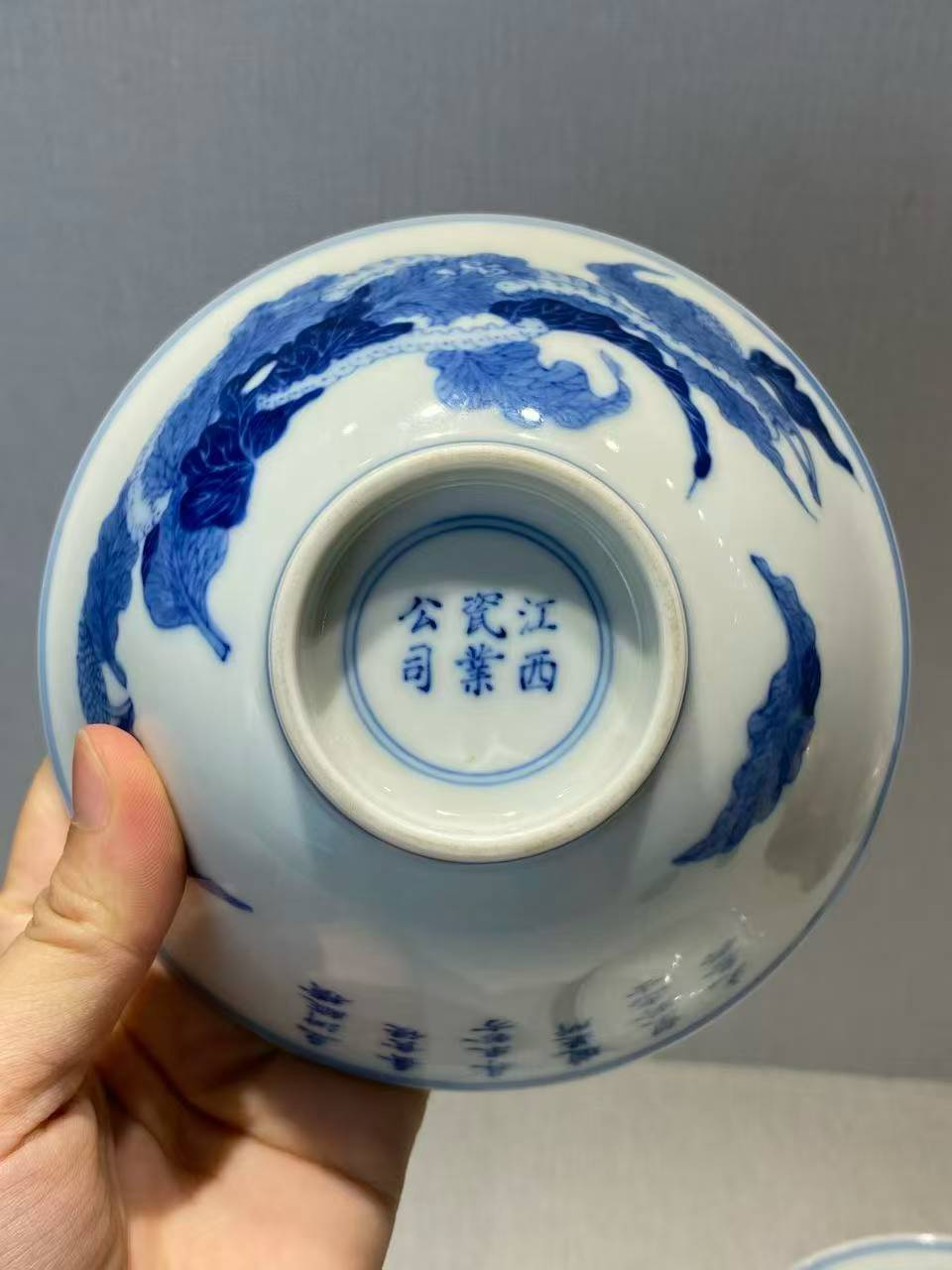 青花蚕食诗文图碗一对