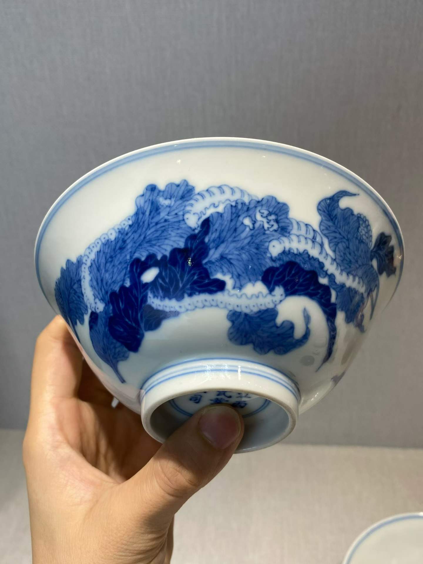 青花蚕食诗文图碗一对