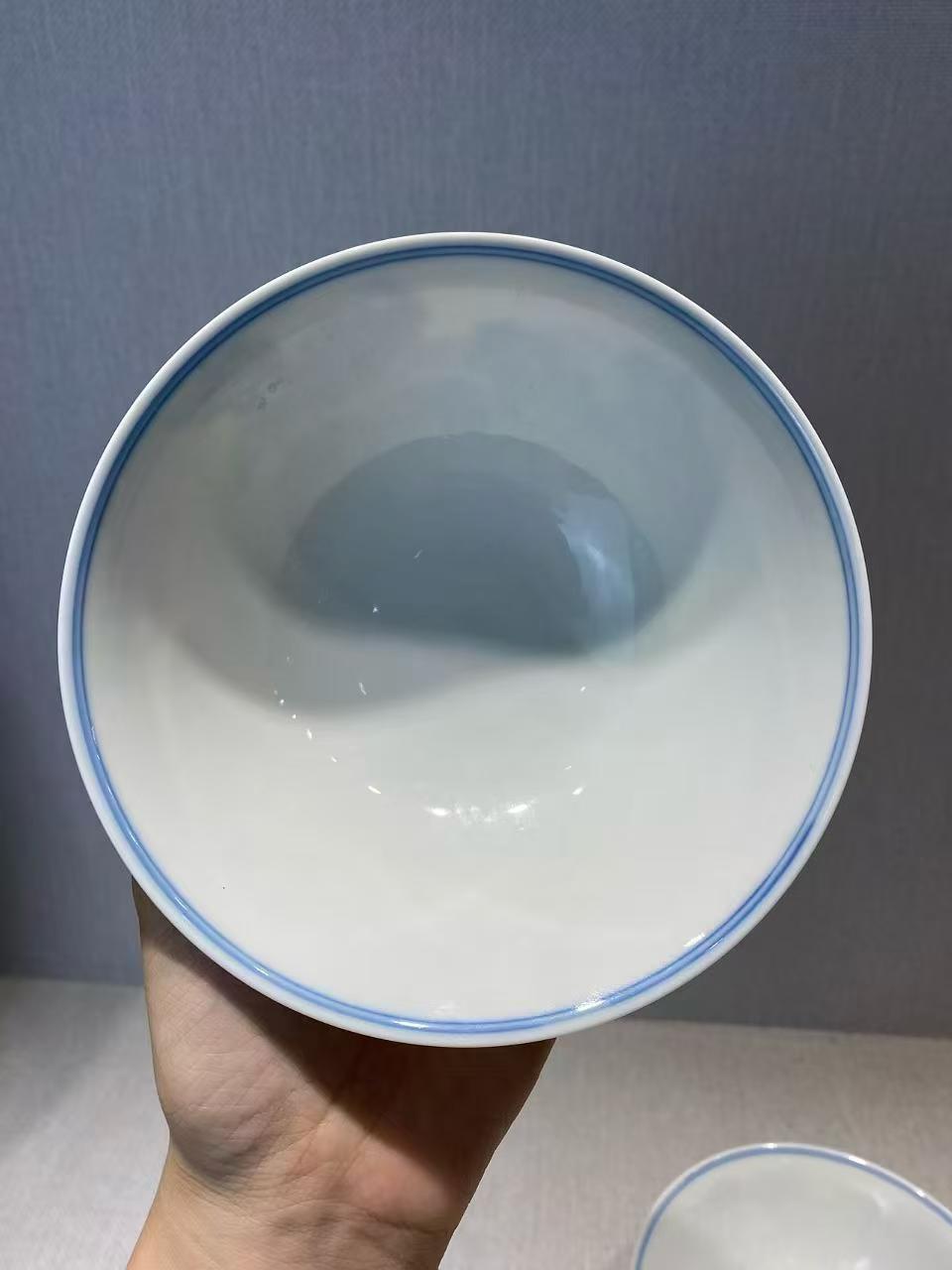 青花蚕食诗文图碗一对