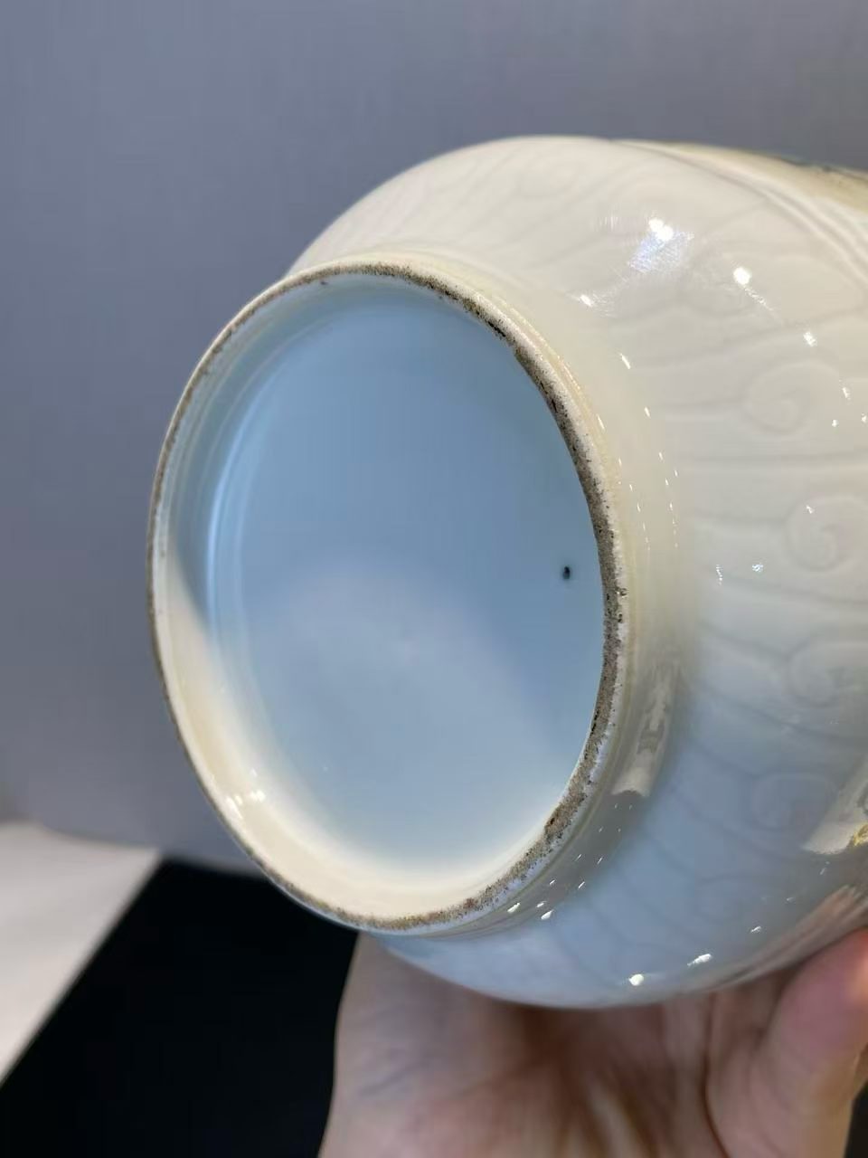 粉彩课子图灯笼瓶