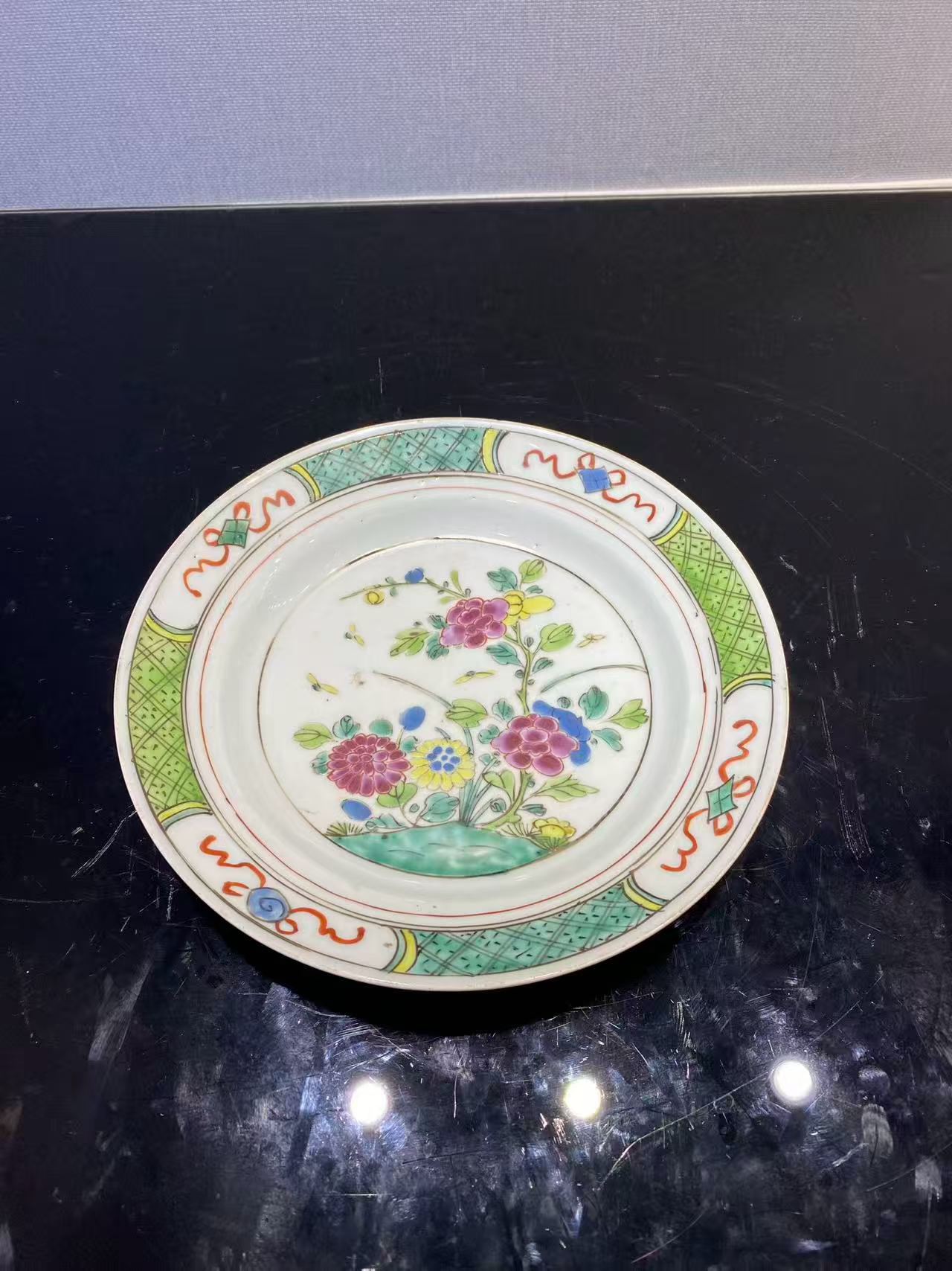 粉彩牡丹纹盘